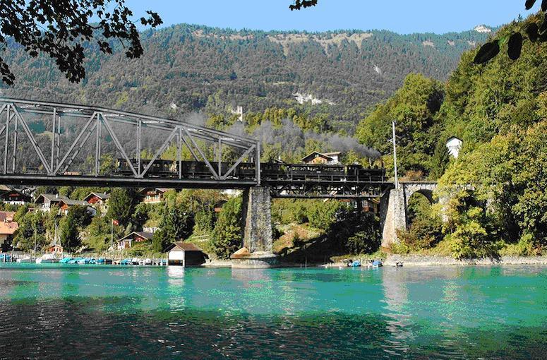 image-3687909-Zug auf Brücke Interlaken.jpg